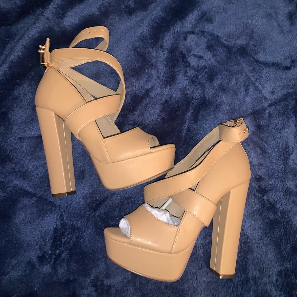 Nude Shoedazzle heels